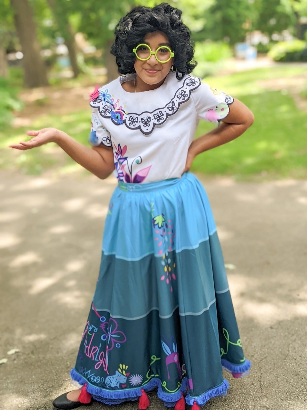Adult Women's Mirabel Encanto Inspired Costume Set- Dress Wig Accessories Medium